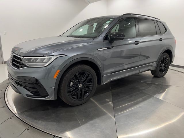 2022 Volkswagen Tiguan SE R-LINE BLACK's photo