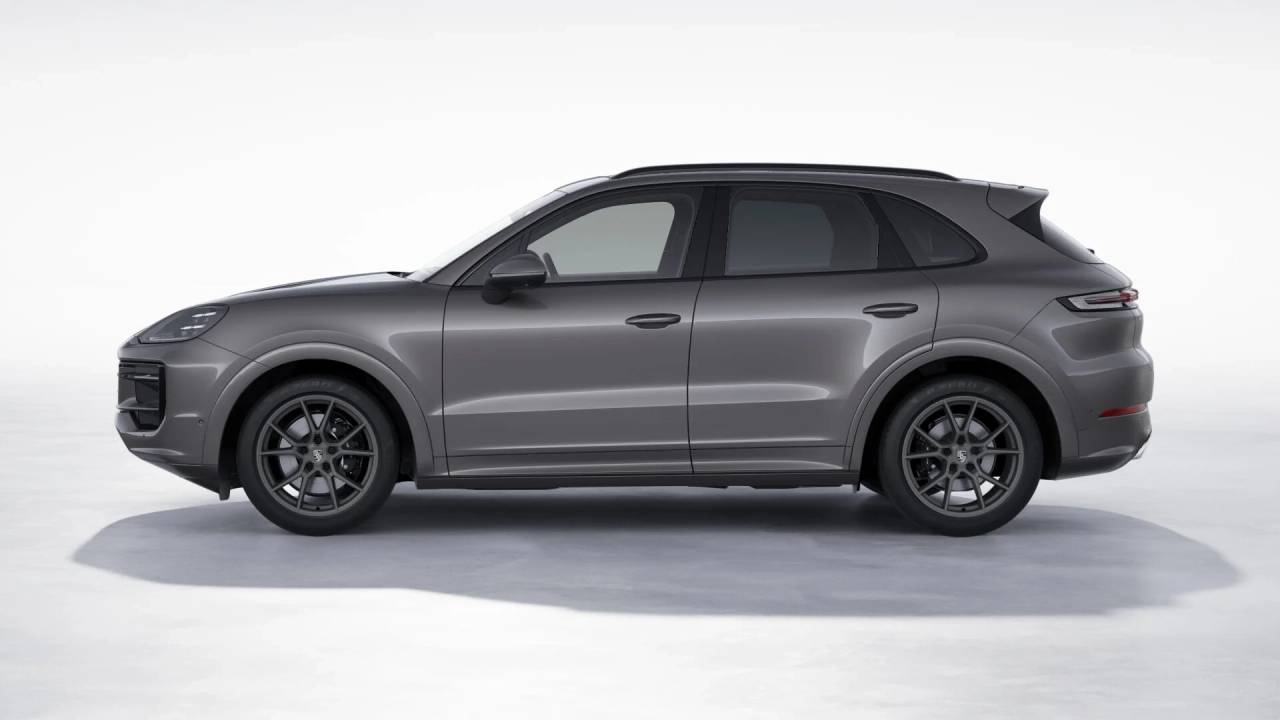 2026 Porsche Cayenne photo 2