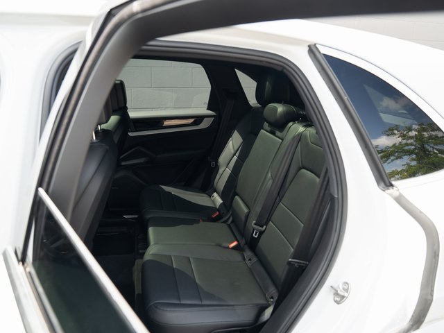 2024 Porsche Cayenne Base photo 17