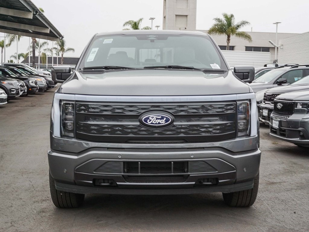 2025 Ford F-150 Lightning Platinum photo 2