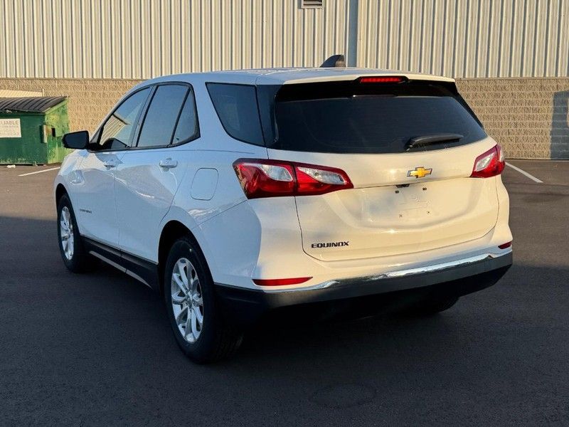 2018 Chevrolet Equinox LS photo 5