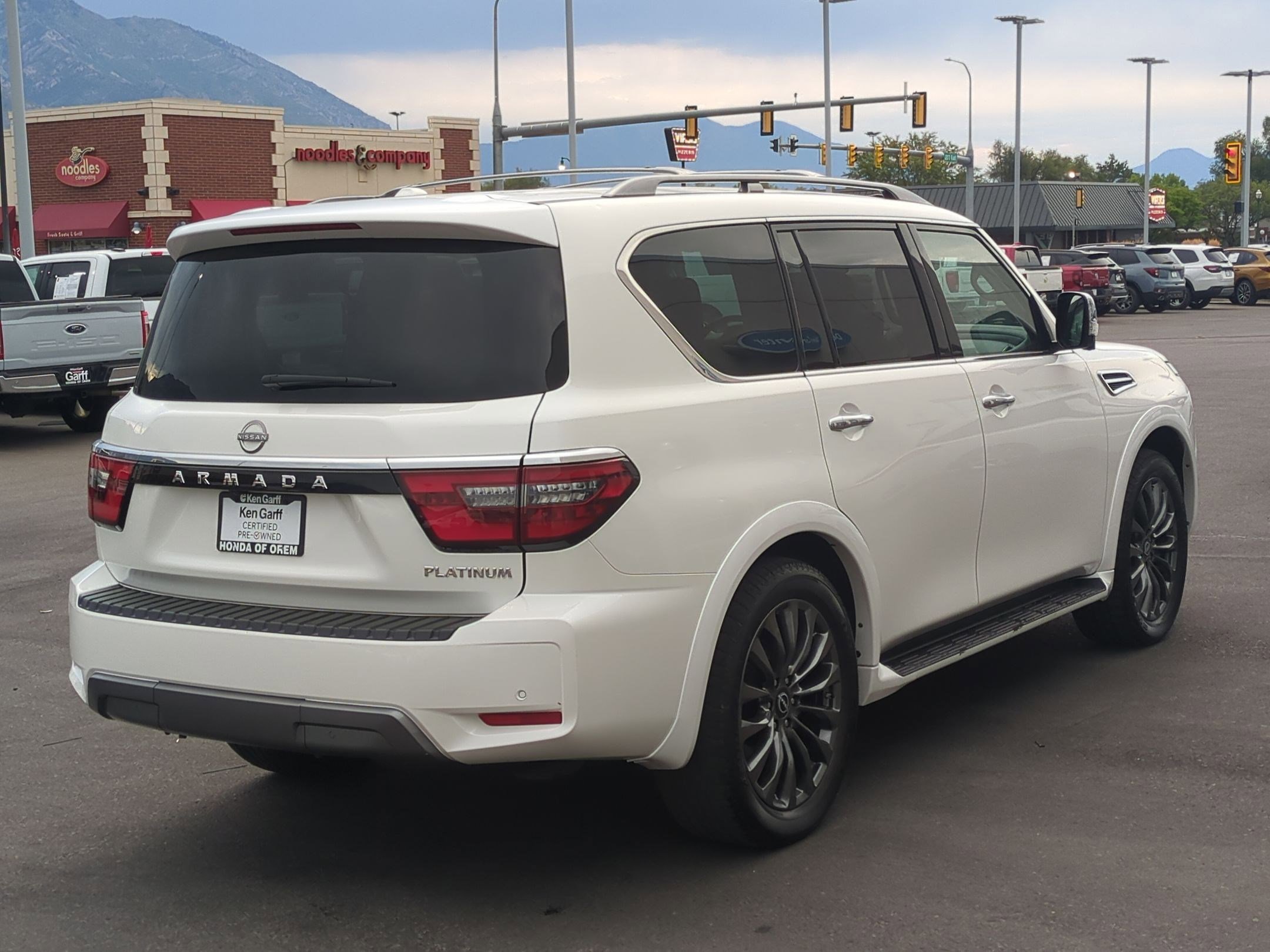 2023 Nissan Armada Platinum photo 3
