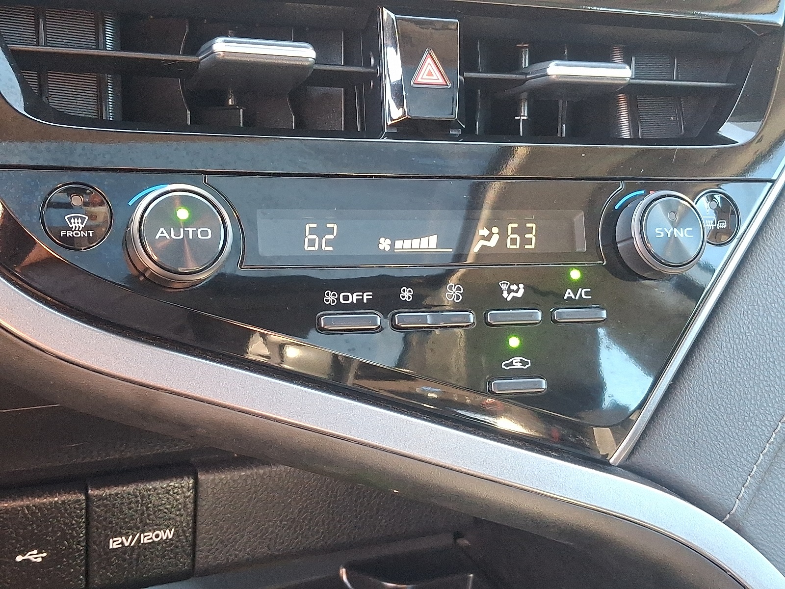 2023 Toyota Camry XLE photo 15