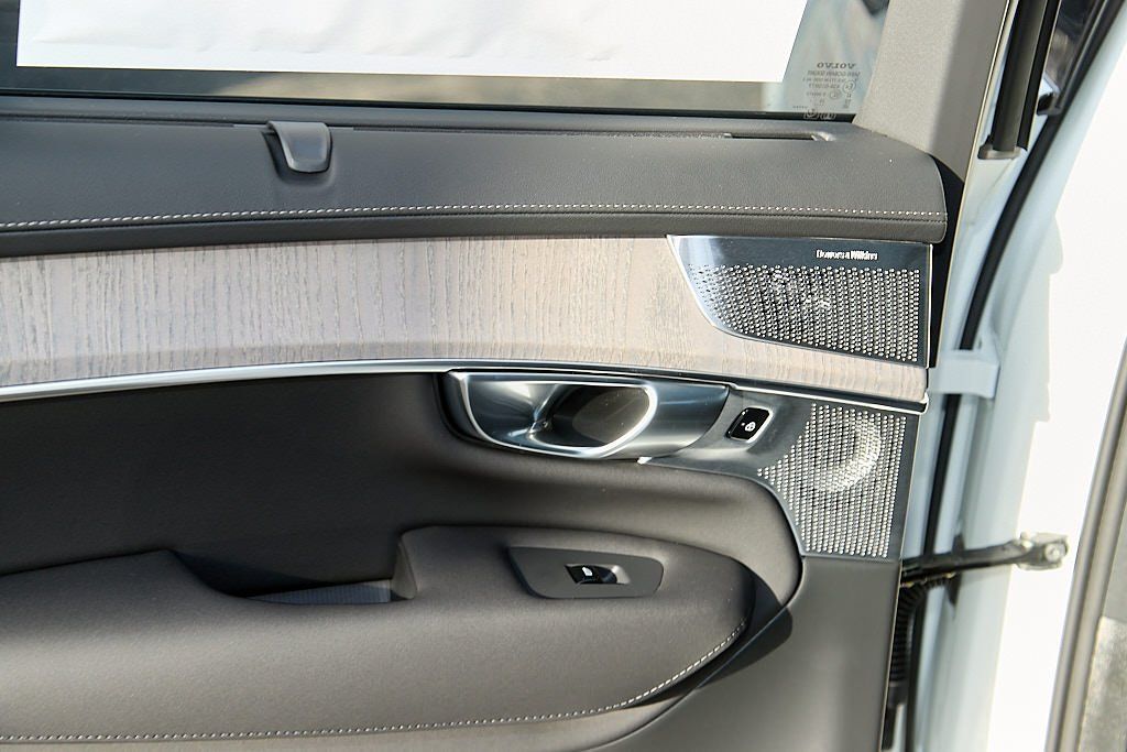 2026 VOLVO XC90 - Image 17