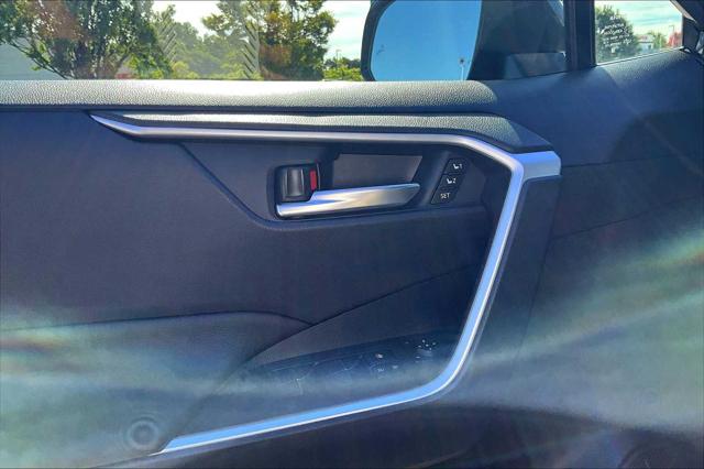 2025 Toyota RAV4 Hybrid XLE Premium photo 21
