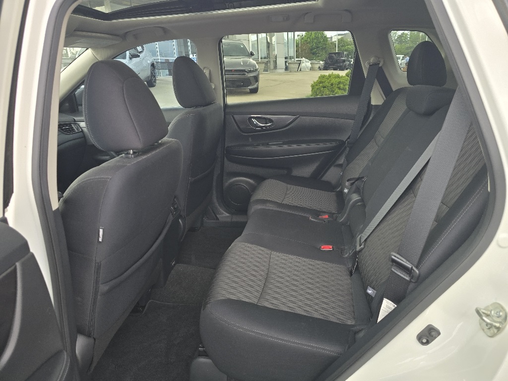 2020 Nissan Rogue SV photo 9