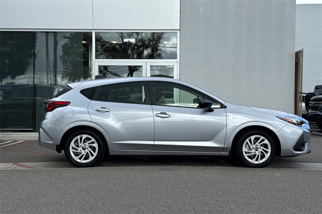 2025 Subaru Impreza Base photo 3
