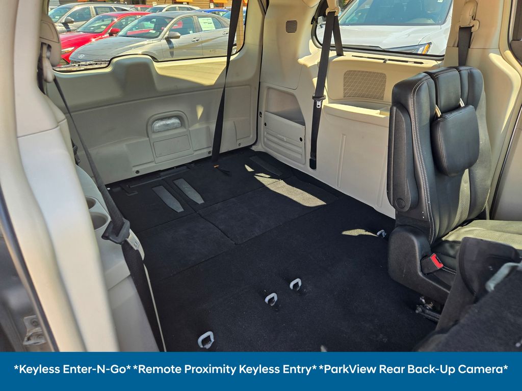 2013 Chrysler Town & Country photo 9