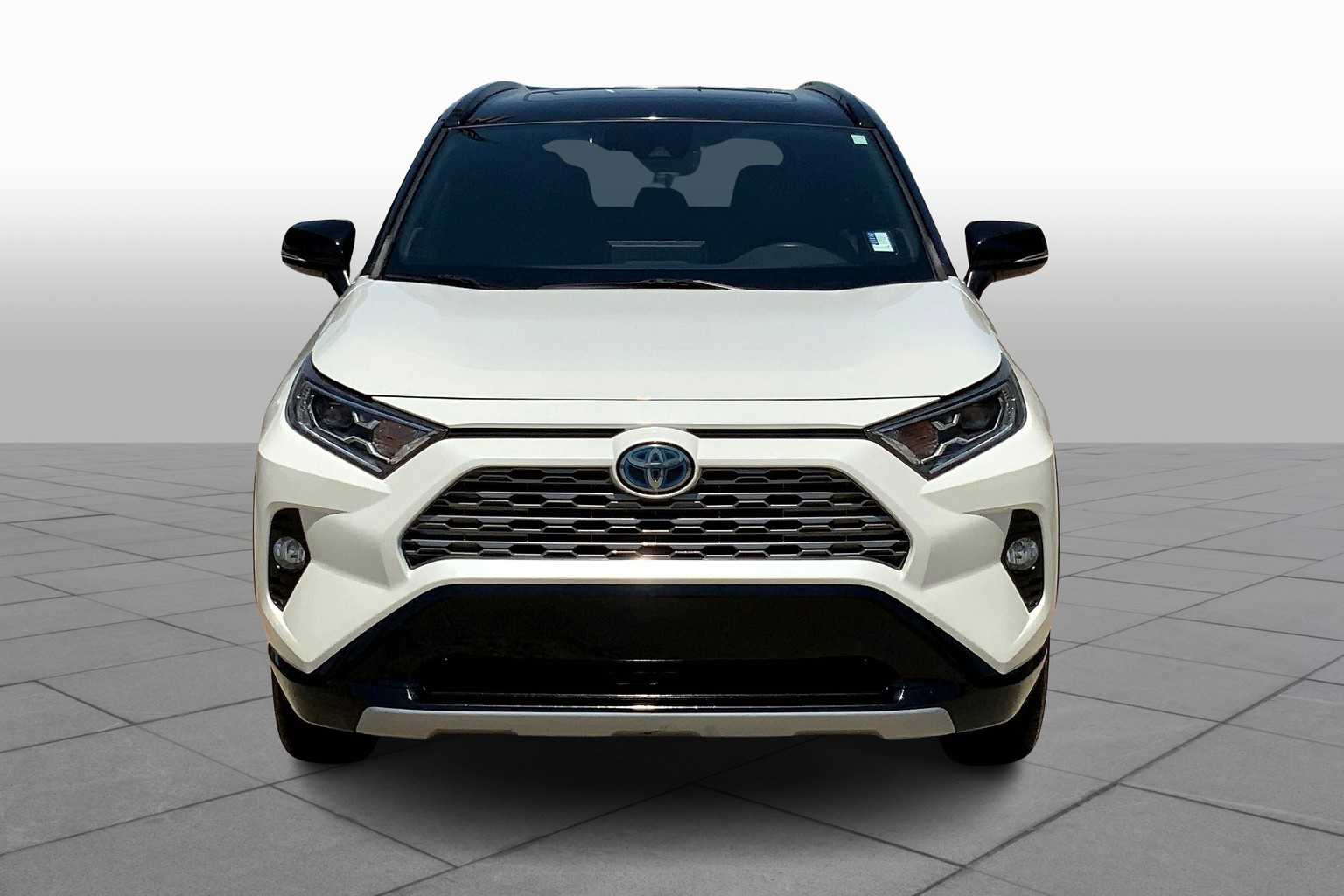 2019 Toyota RAV4 Hybrid XSE photo 3