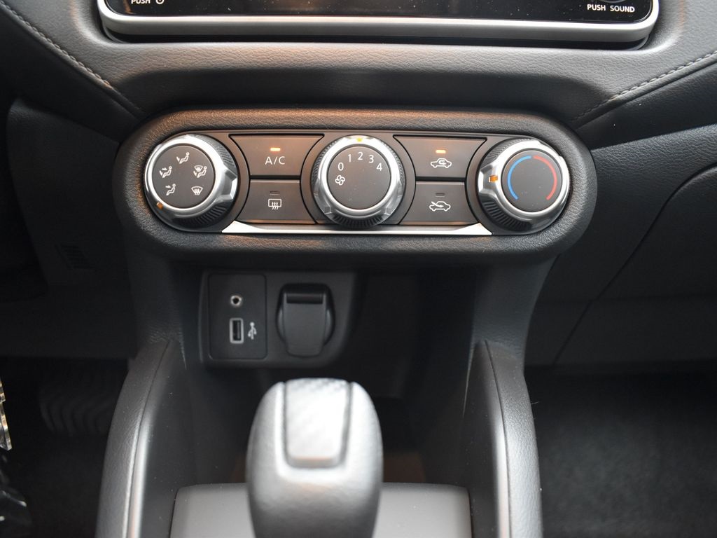 2025 Nissan Versa 1.6 S photo 11