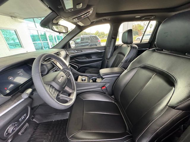 2024 Jeep Grand Cherokee Limited photo 9