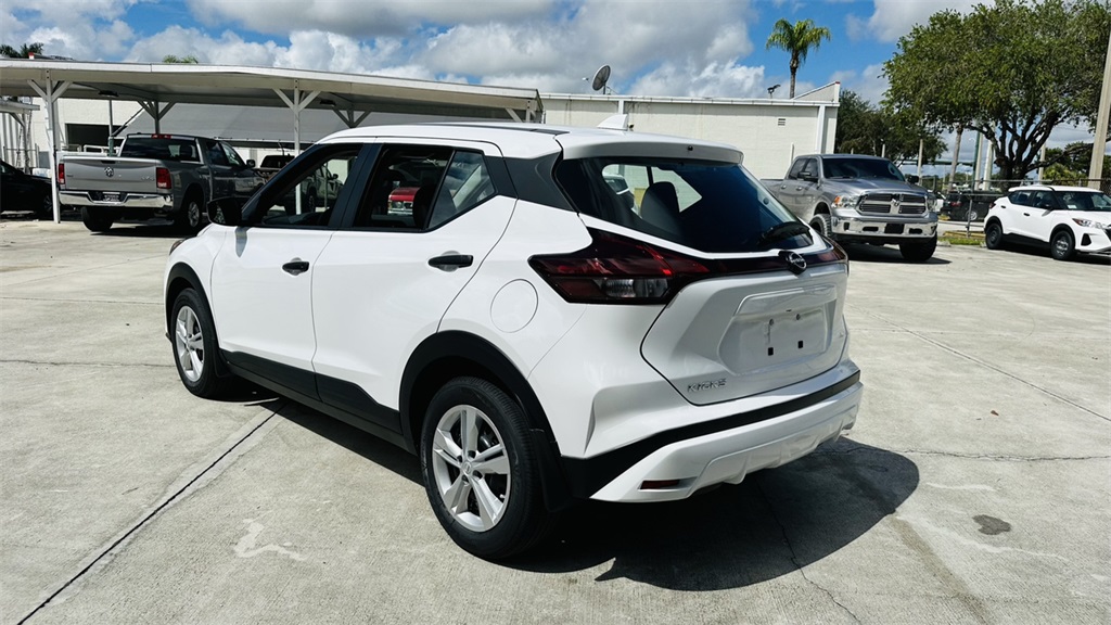 2025 Nissan Kicks Play S photo 4