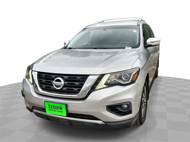 2018 Nissan Pathfinder SV's photo