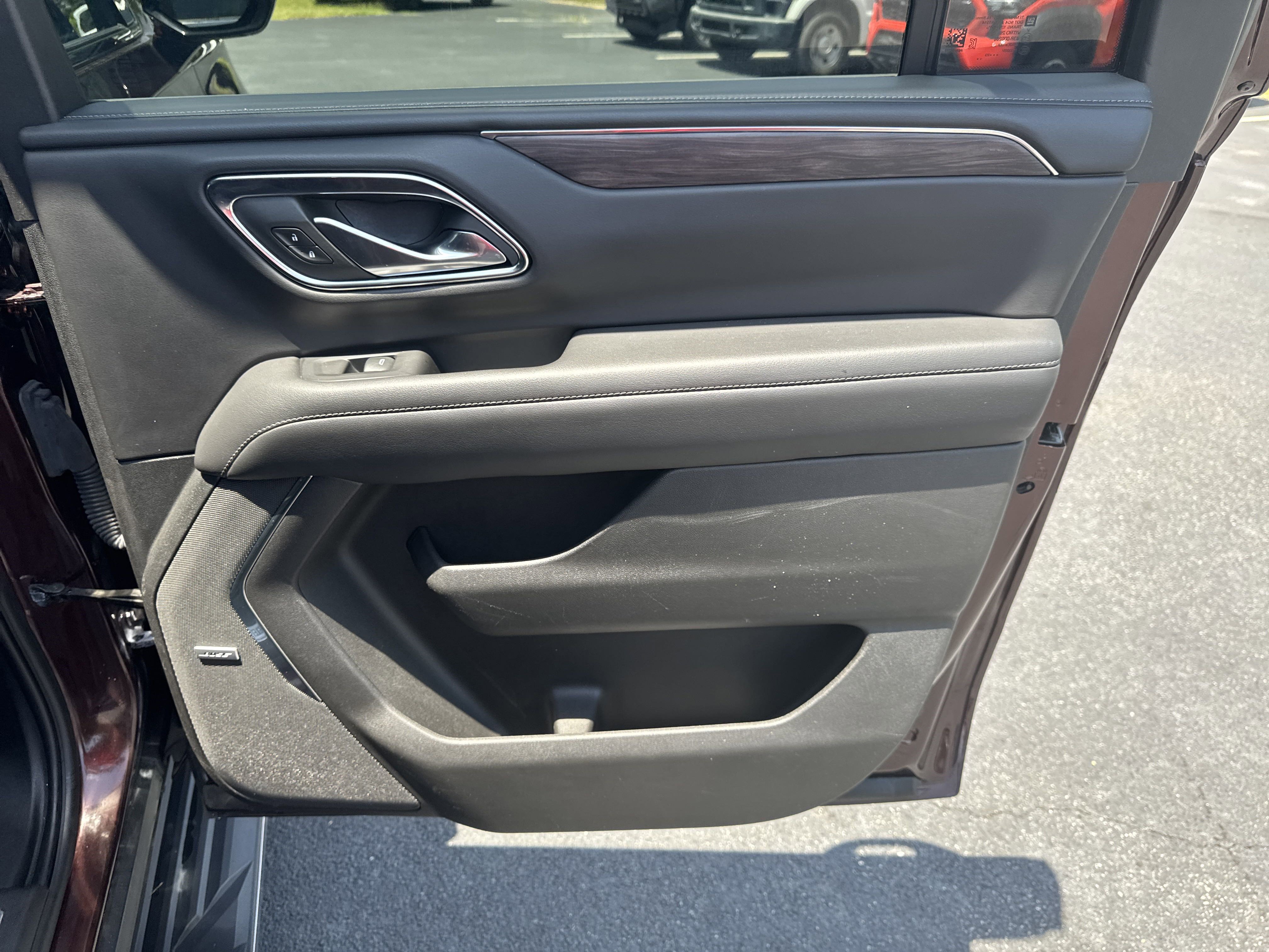 2023 Chevrolet Suburban LT photo 22