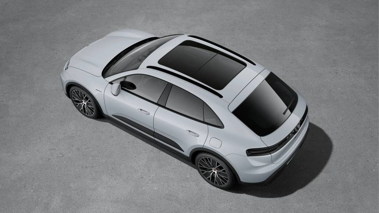 2026 Porsche Macan 4 Electric photo 3