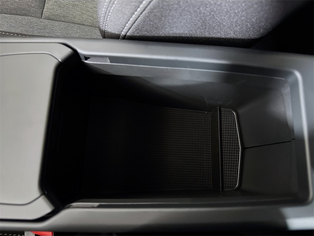2025 Volvo XC40 Core photo 30