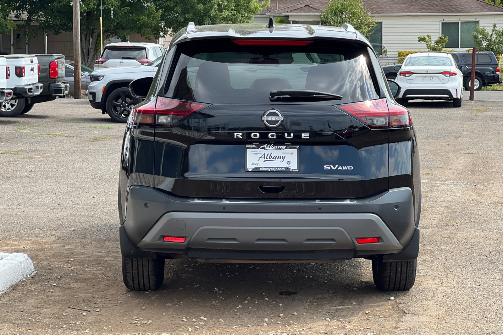 2022 Nissan Rogue SV photo 3