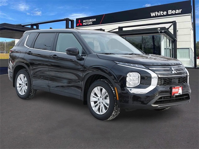 2026 Mitsubishi Outlander ES's photo