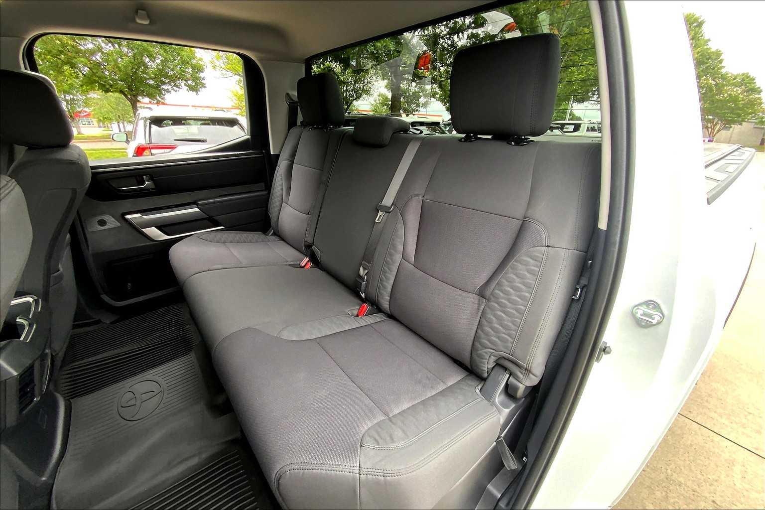 2022 Toyota Tundra SR5 CrewMax photo 18