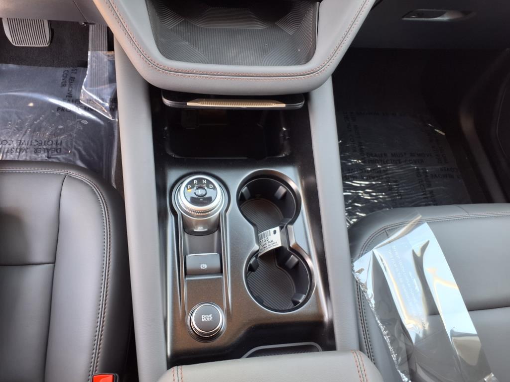 2025 Ford Explorer photo 14