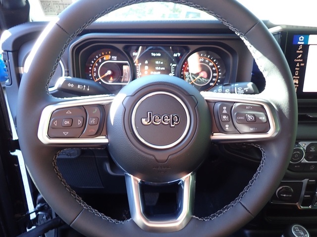 2025 Jeep Wrangler Sahara photo 16