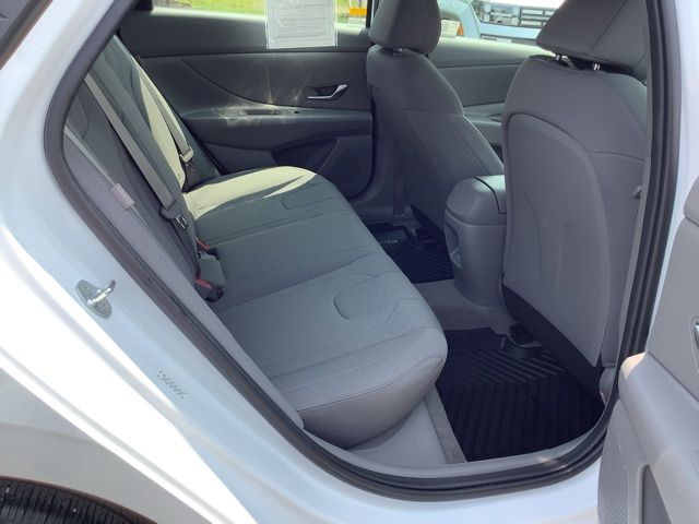 2024 Hyundai Elantra SE photo 11