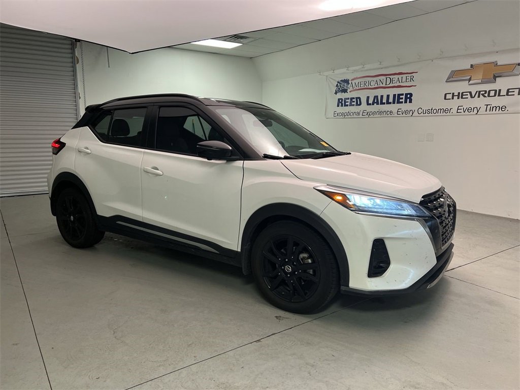 2021 Nissan Kicks SR photo 2