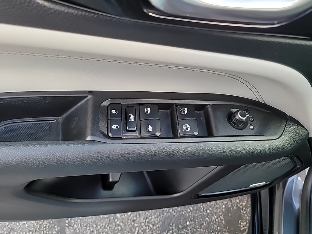 Used 2022 Granite Crystal Metallic Clearcoat Jeep Limited image 22