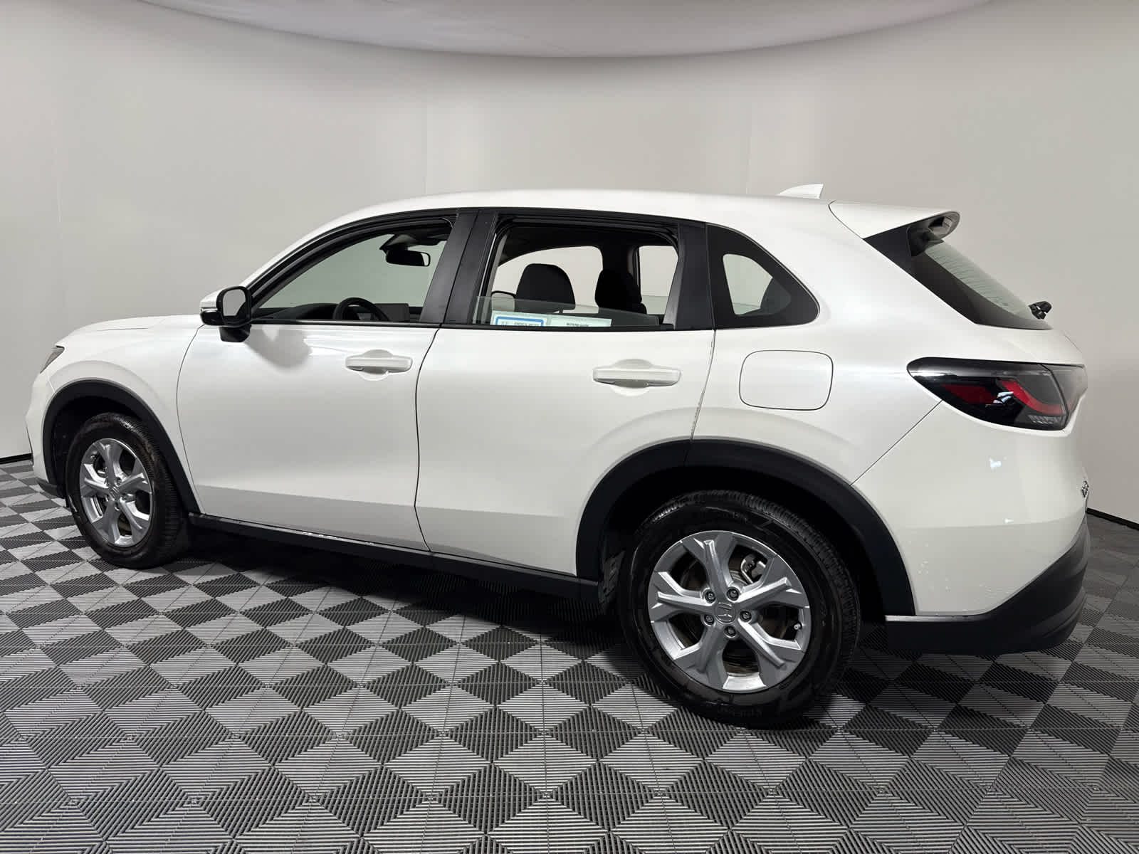 2025 Honda HR-V LX photo 4