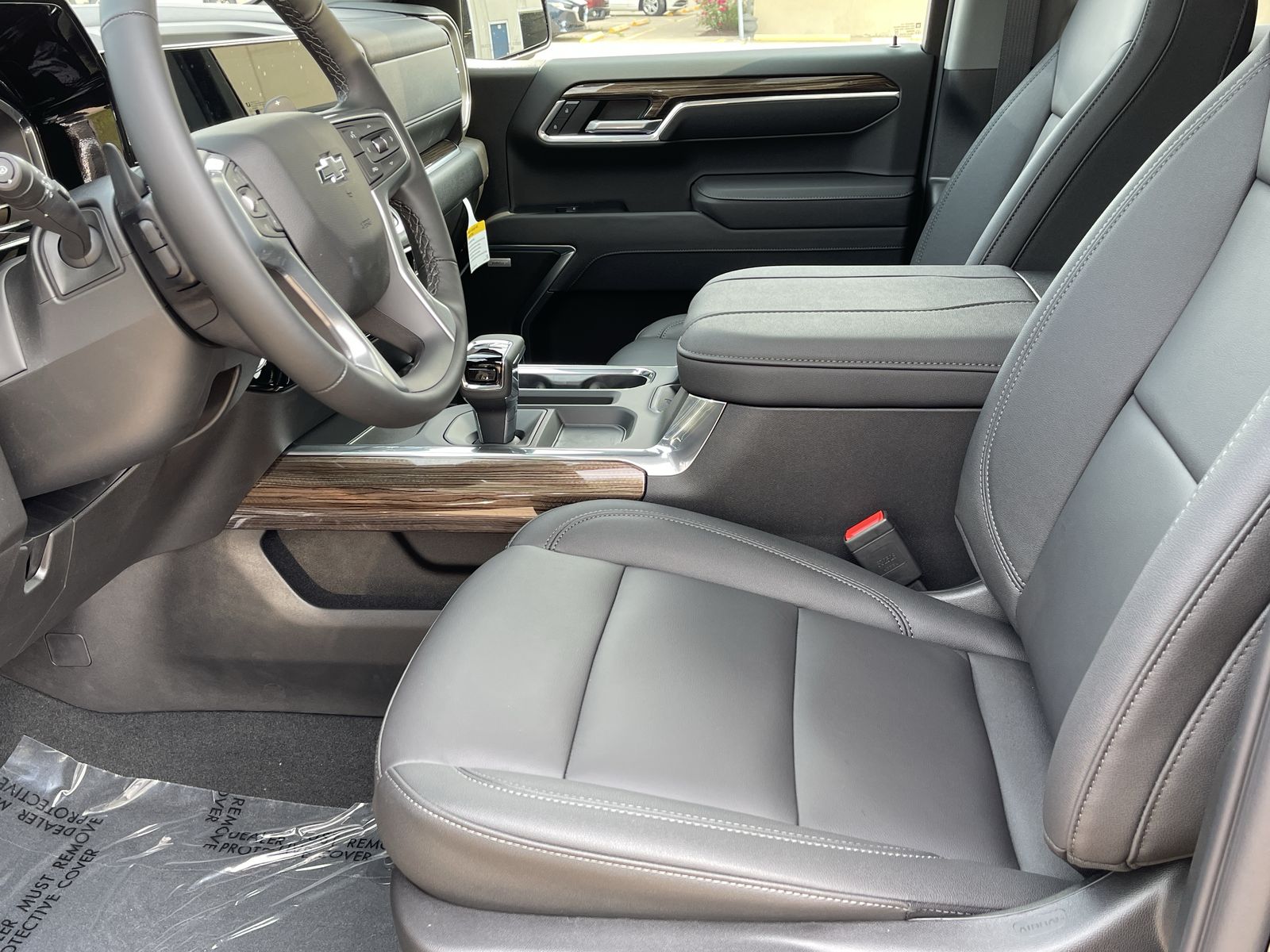 2025 Chevrolet Silverado 1500 RST photo 3
