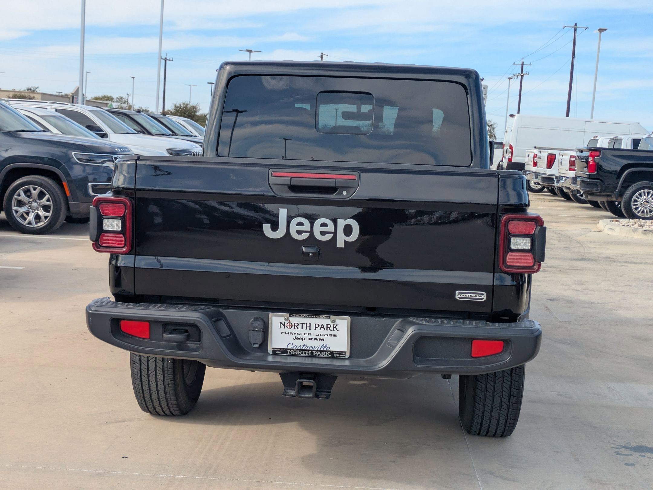 2022 Jeep Gladiator Overland photo 2