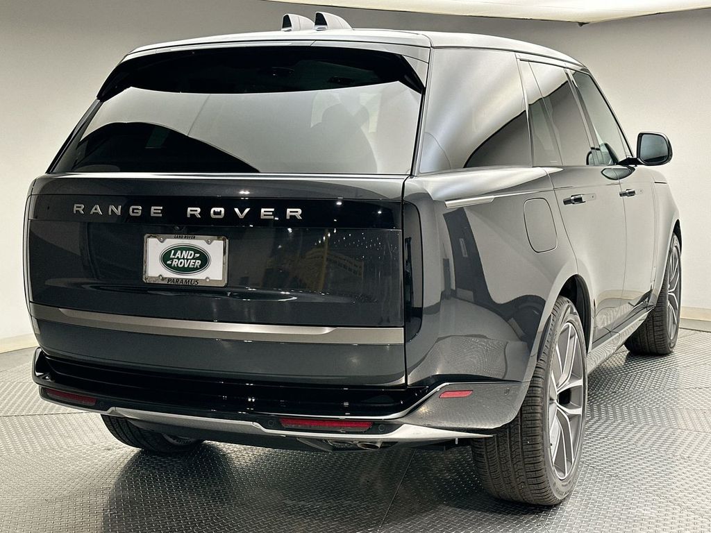 2025 Land Rover Range Rover SE photo 2