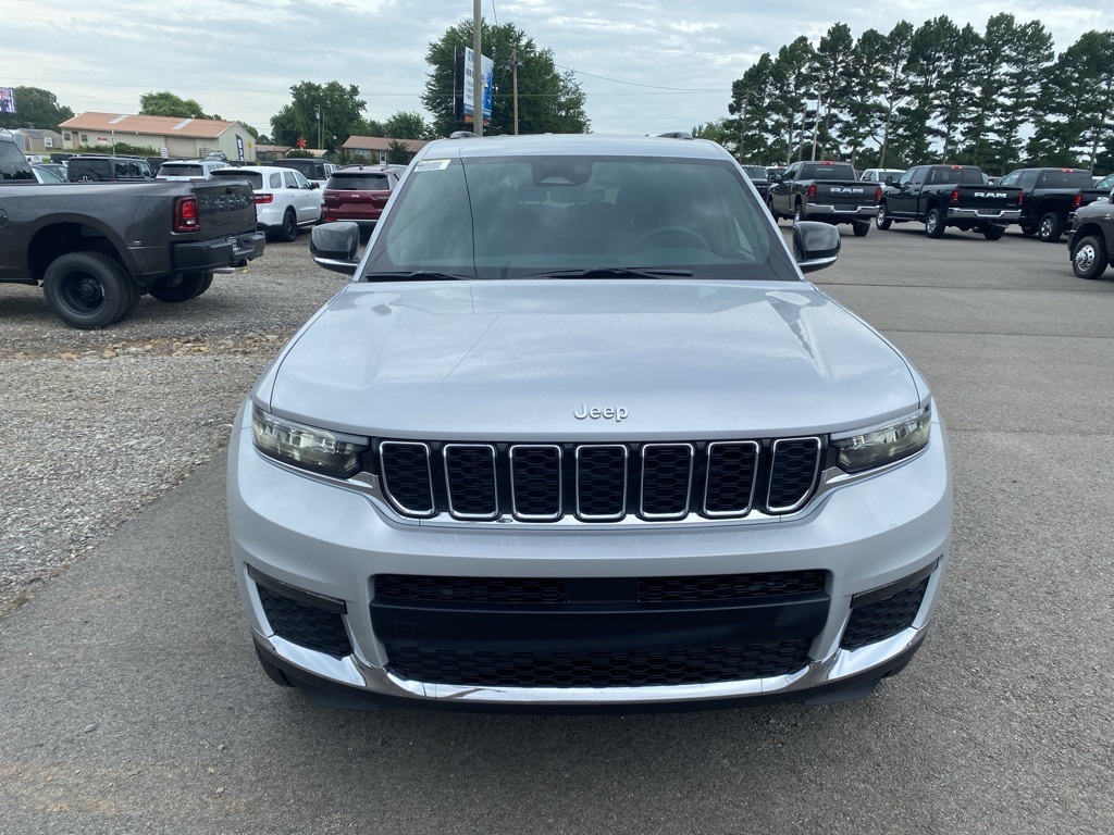 2025 Jeep Grand Cherokee Limited photo 2