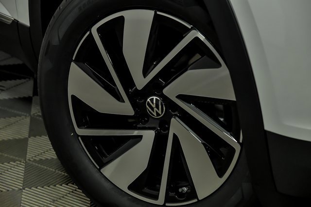2024 Volkswagen Atlas SEL photo 3