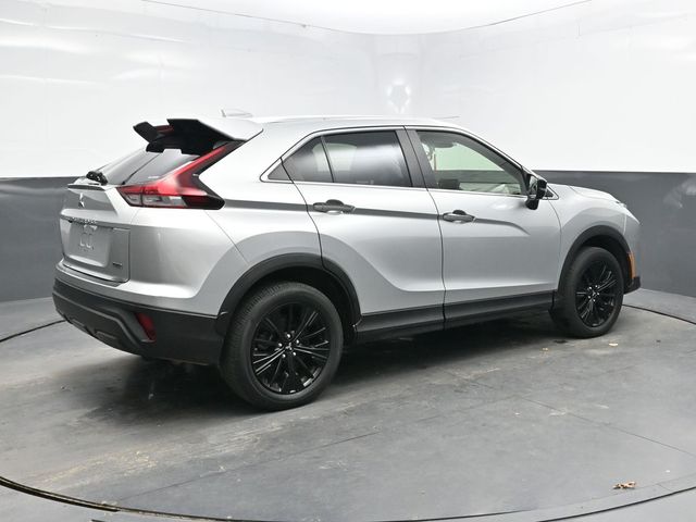 2022 Mitsubishi Eclipse Cross LE photo 4