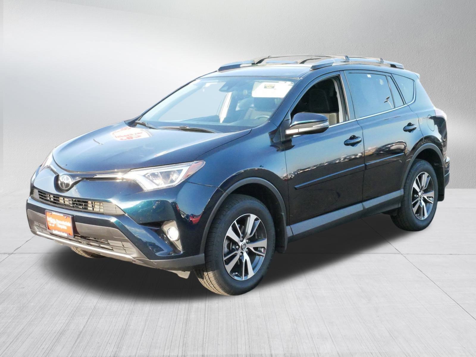 2017 Toyota RAV4 XLE photo 3