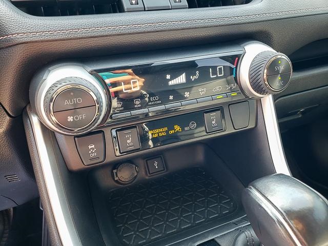 2022 Toyota RAV4 Hybrid XLE Premium photo 13