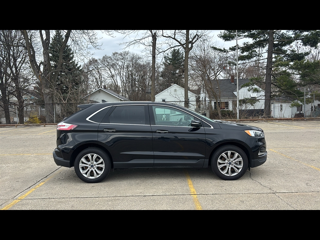 2022 Ford Edge Titanium photo 5