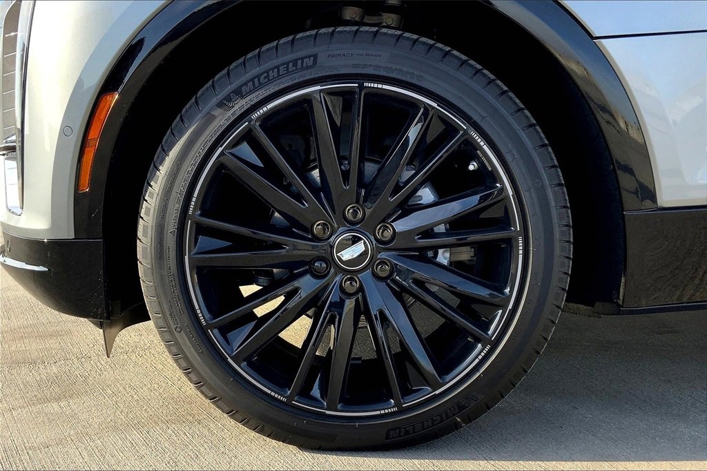 2025 Cadillac Lyriq Luxury photo 13