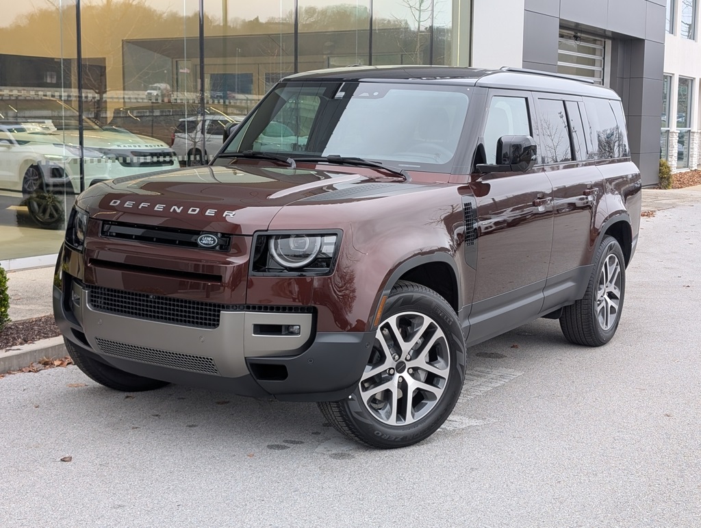 2026 Land Rover Defender S's photo