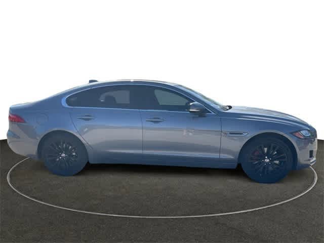 2020 Jaguar XF 30t Prestige photo 4