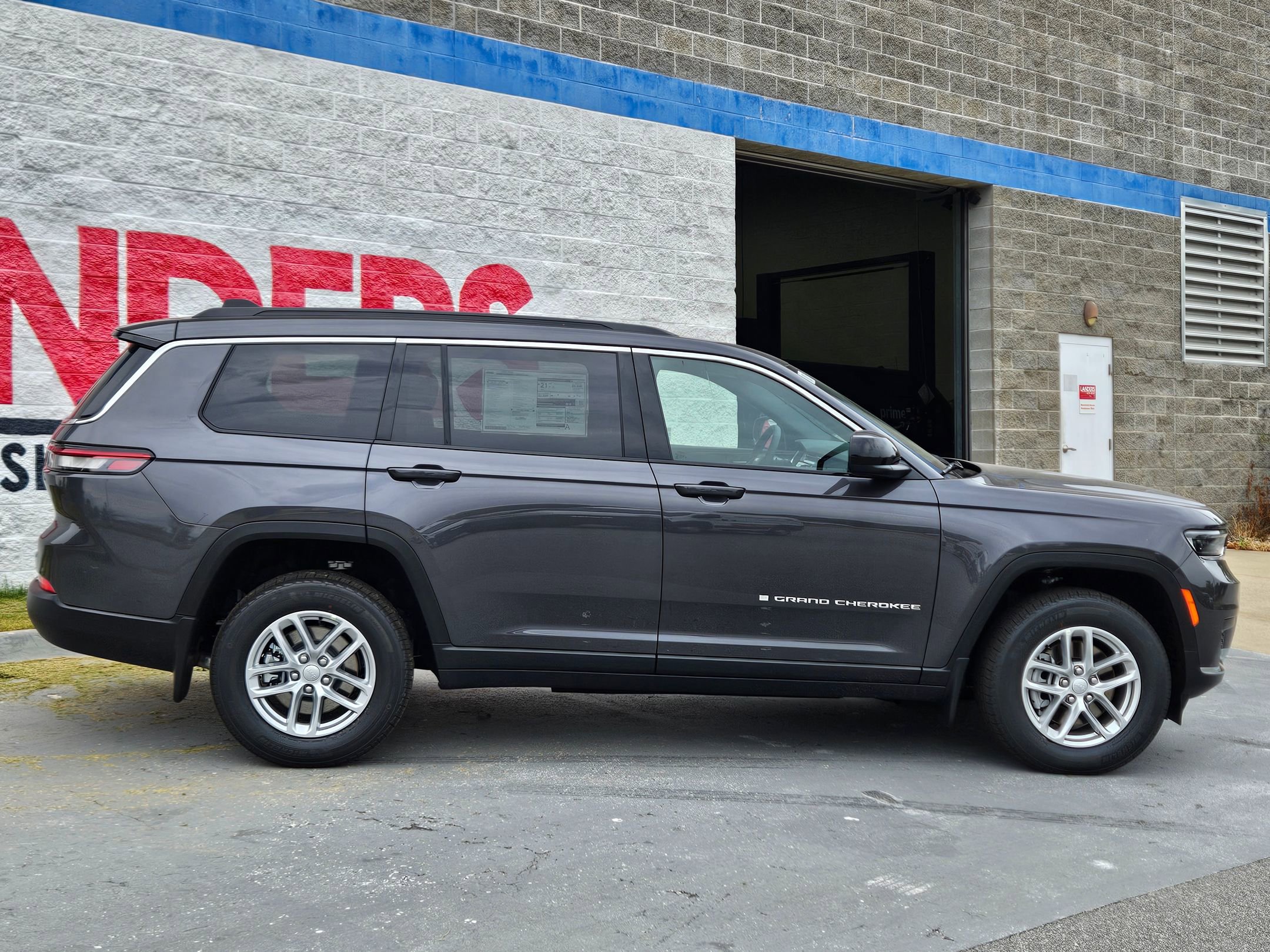 2025 Jeep Grand Cherokee Laredo X photo 8
