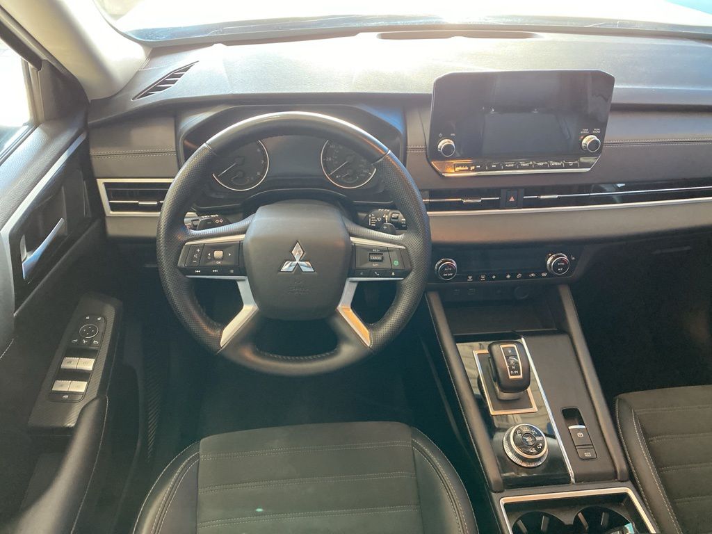 2024 Mitsubishi Outlander SE photo 4