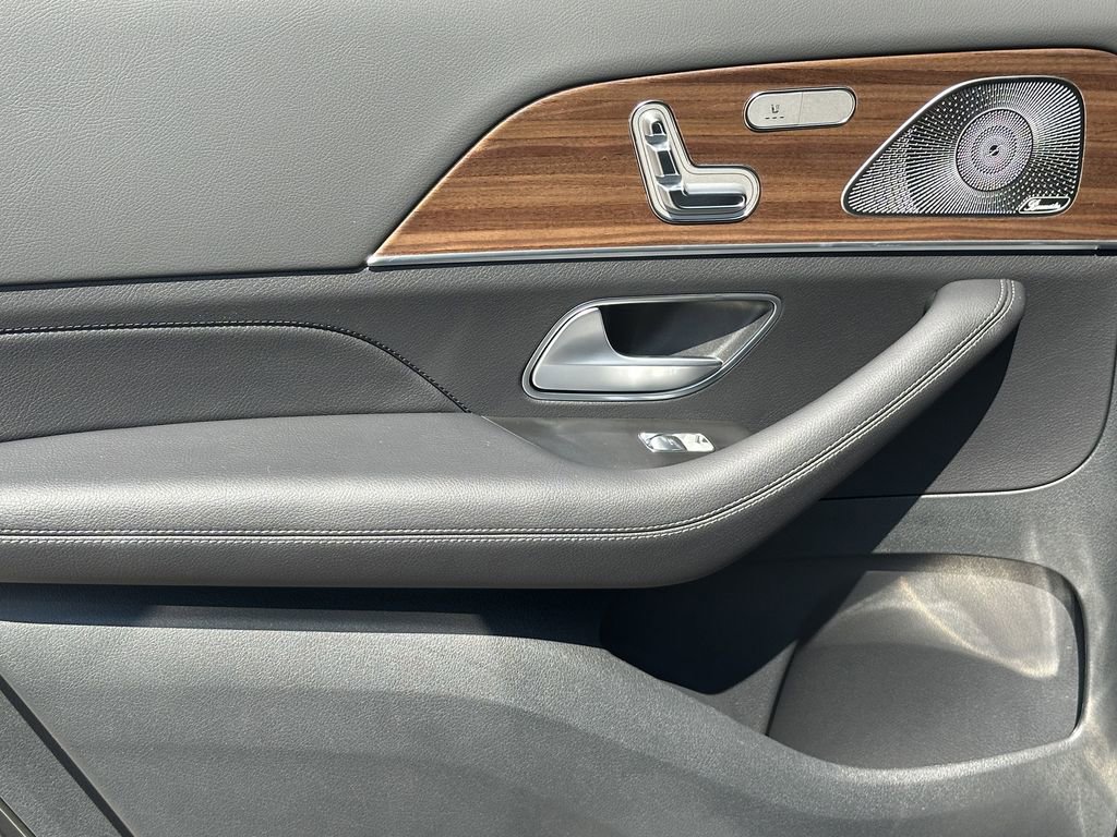 2025 Mercedes Benz GLS 450 4MATIC photo 23