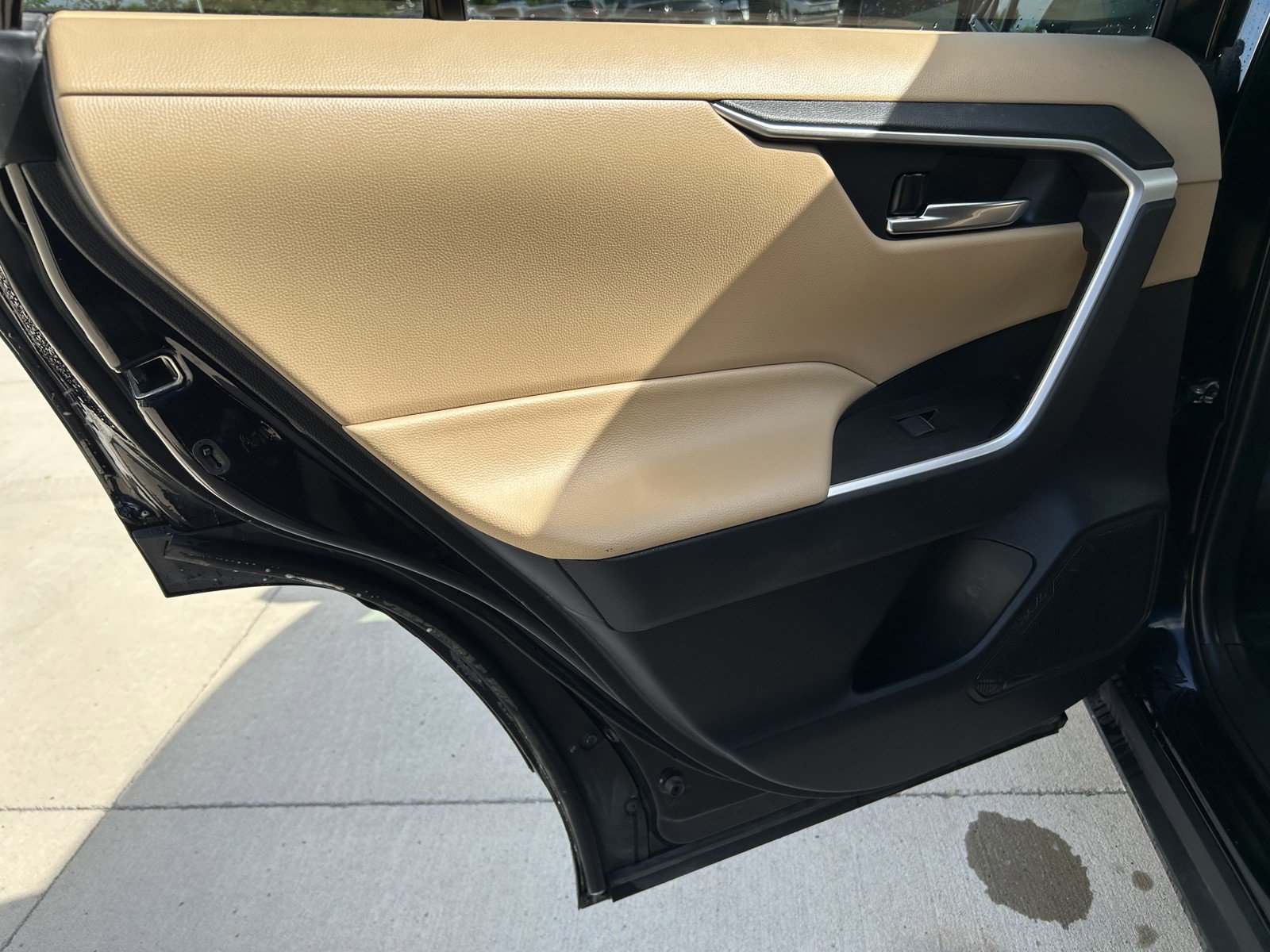 2022 Toyota RAV4 Hybrid XLE photo 13