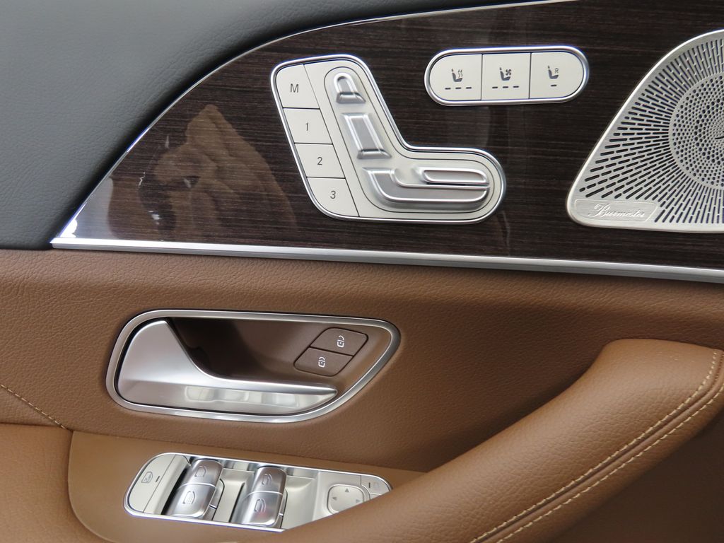 2025 Mercedes Benz GLS 450 4MATIC photo 23