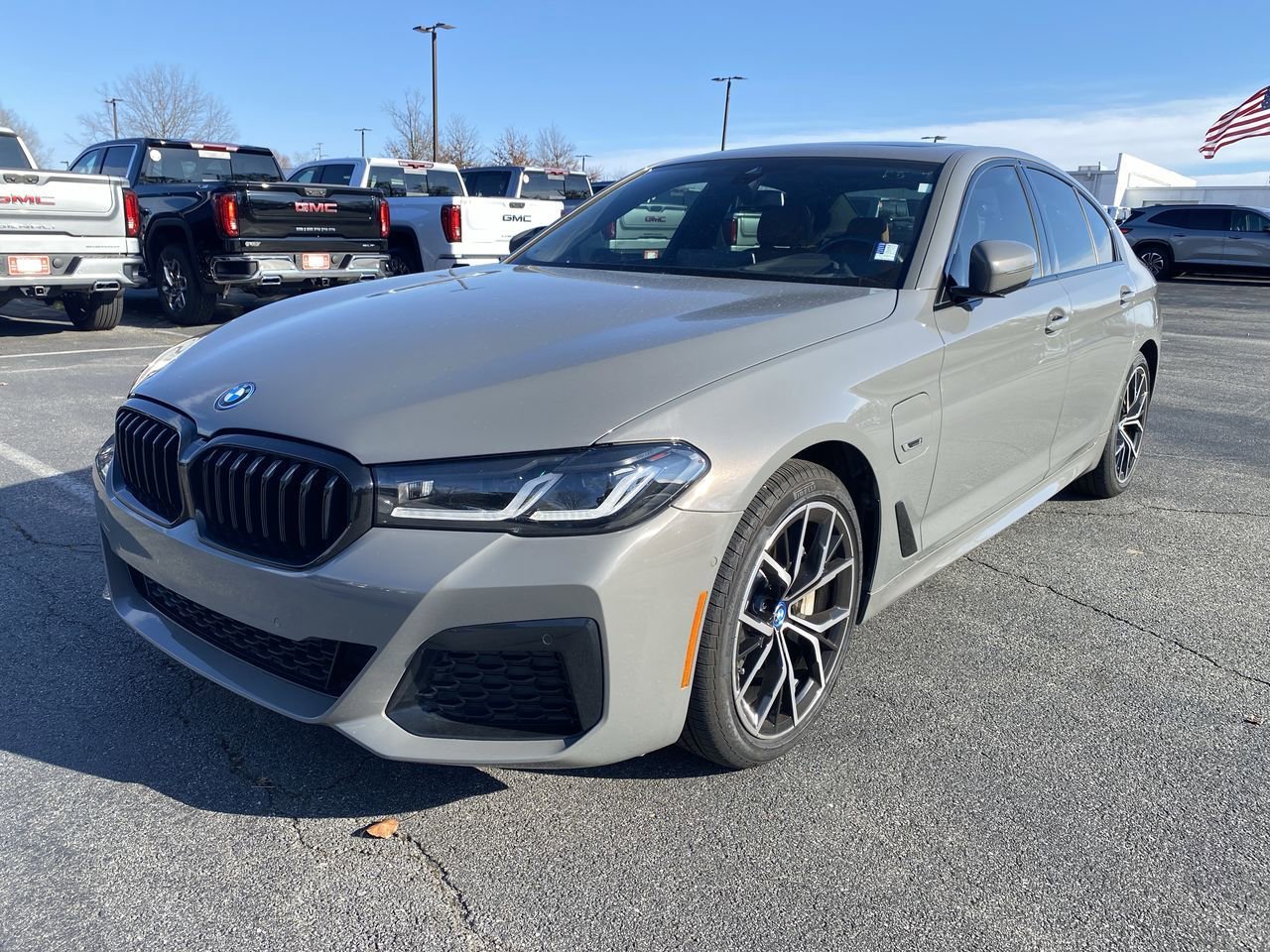 2022 BMW 5 Series 530e's photo