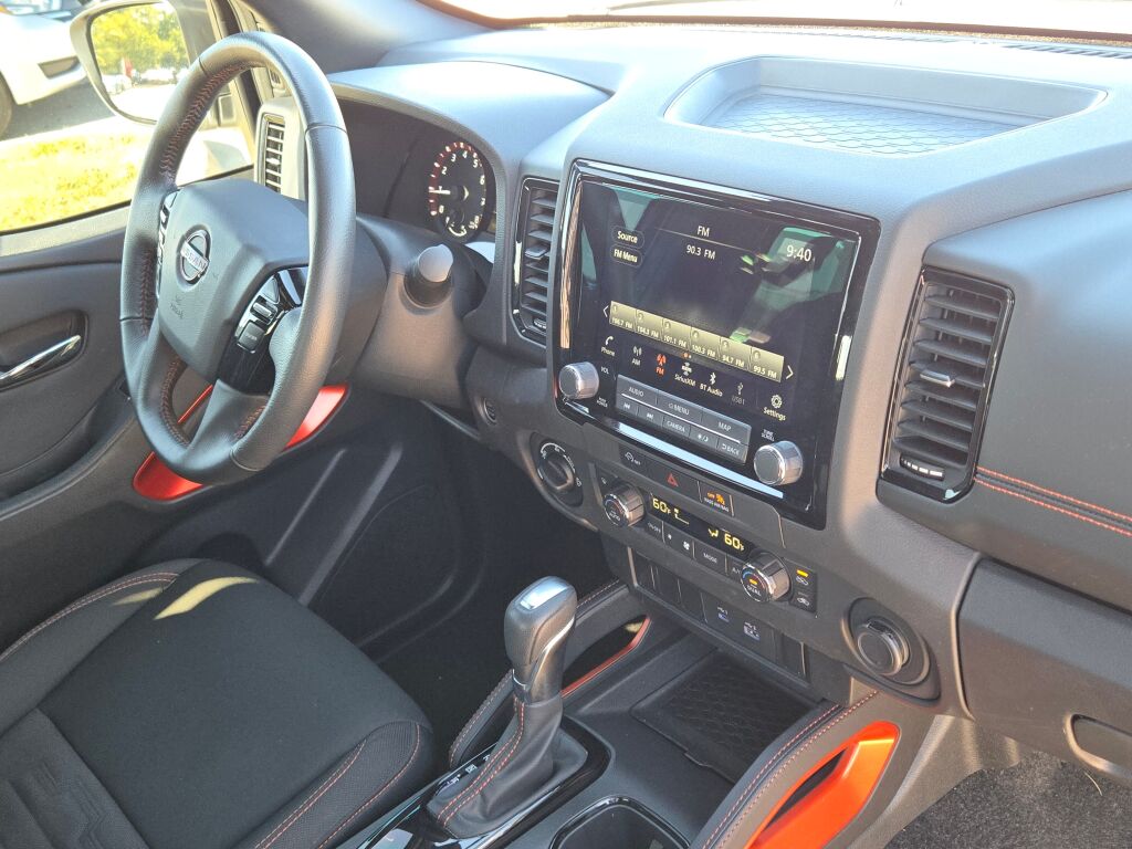 2024 Nissan Frontier PRO-4X photo 6