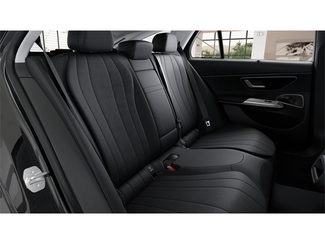 2025 Mercedes Benz E 450 4MATIC photo 5
