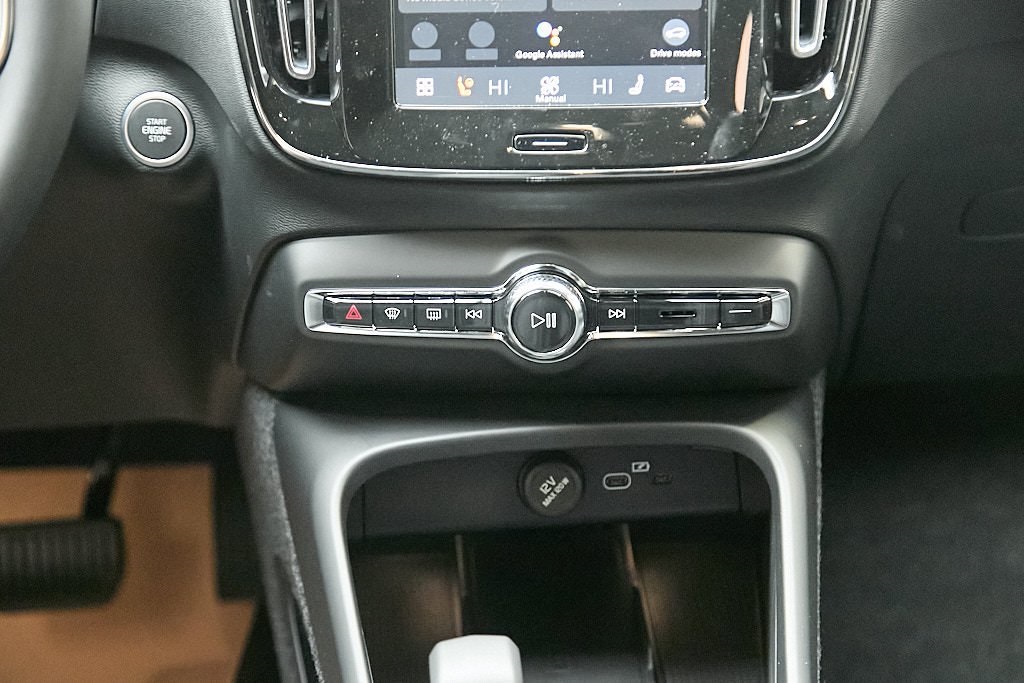 2026 VOLVO XC40 - Image 22